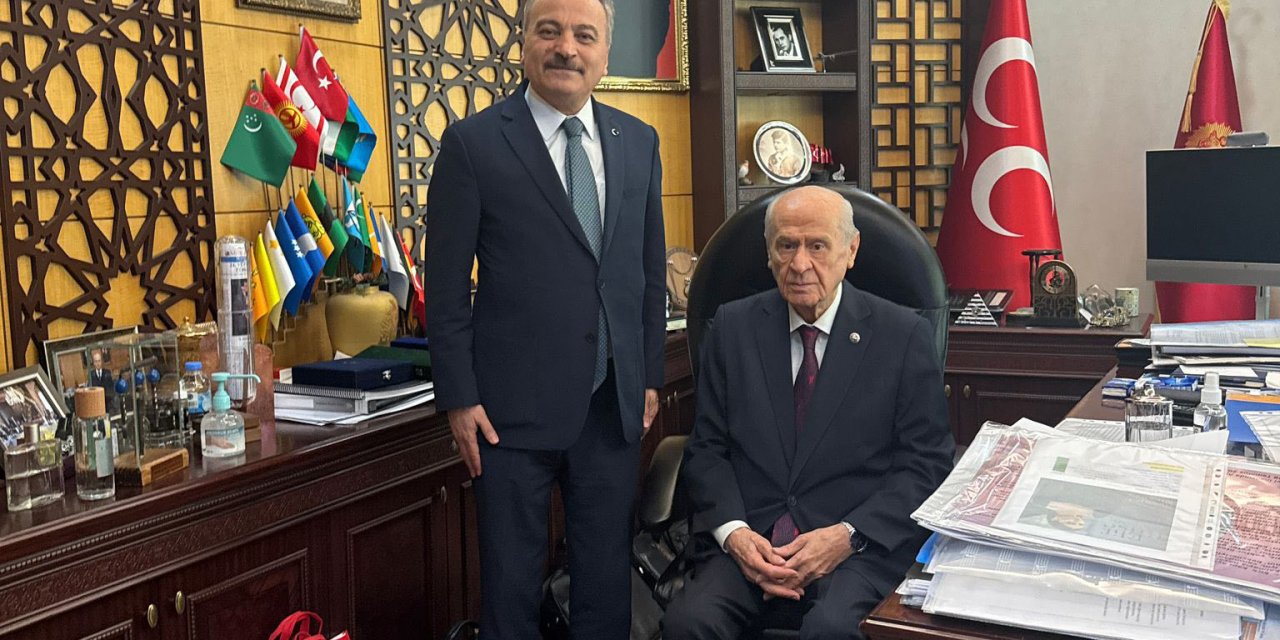 Bahçeli'yi ziyaret etti,  elini öptü, hayır duasını aldı!