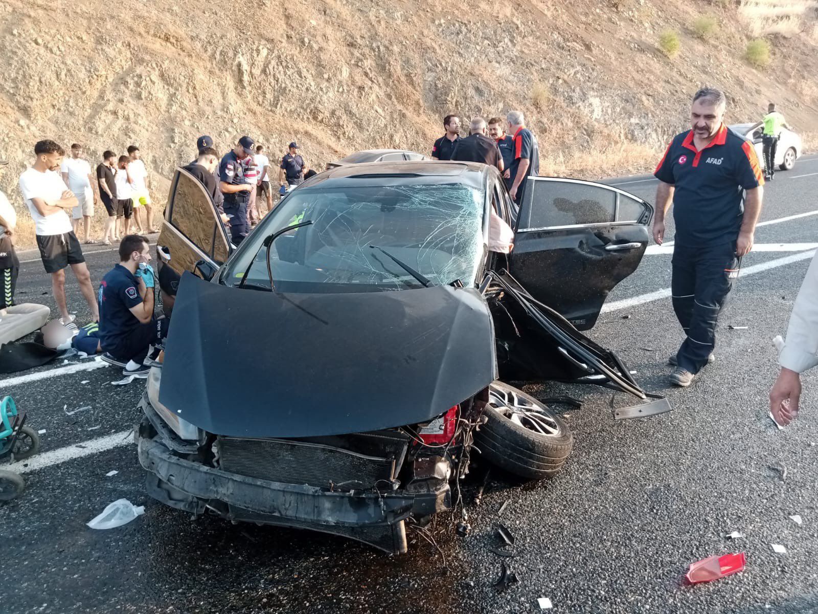 Otomobiller çapıştı: 1’i ağır, 6 yaralı