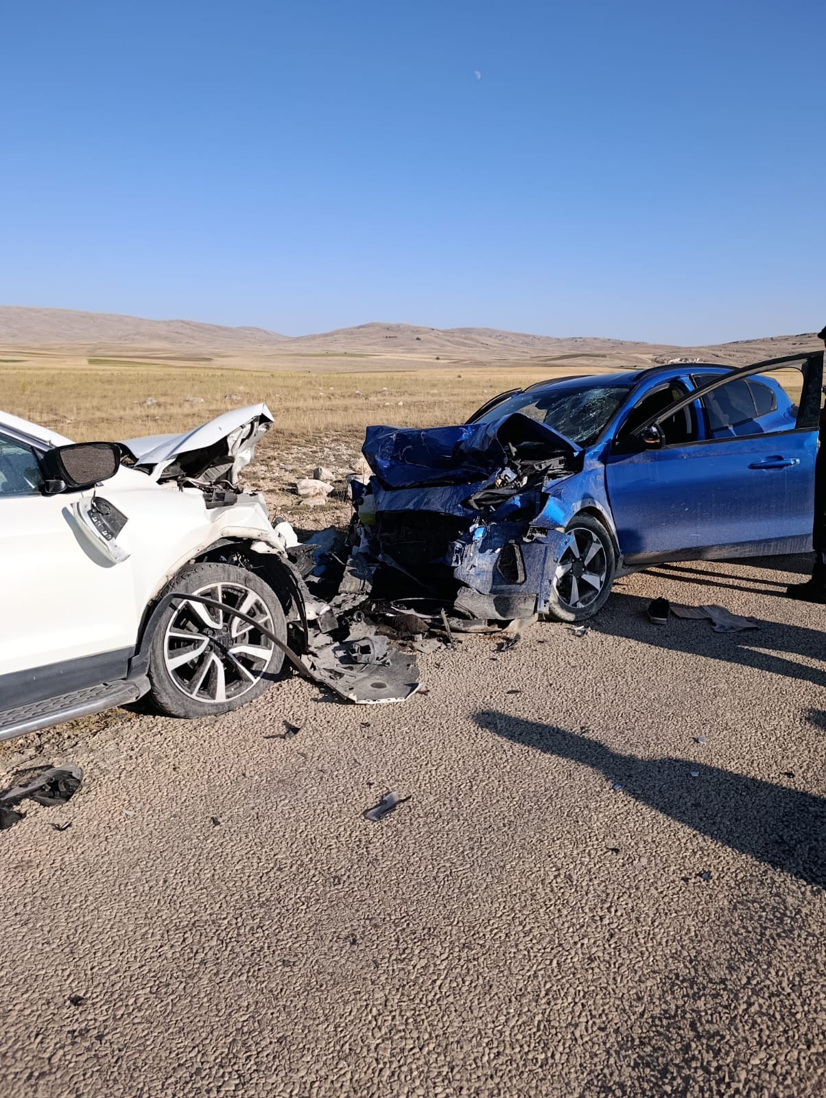 Sivas'ta otomobiller çarpıştı! 1 ölü, 1 yaralı