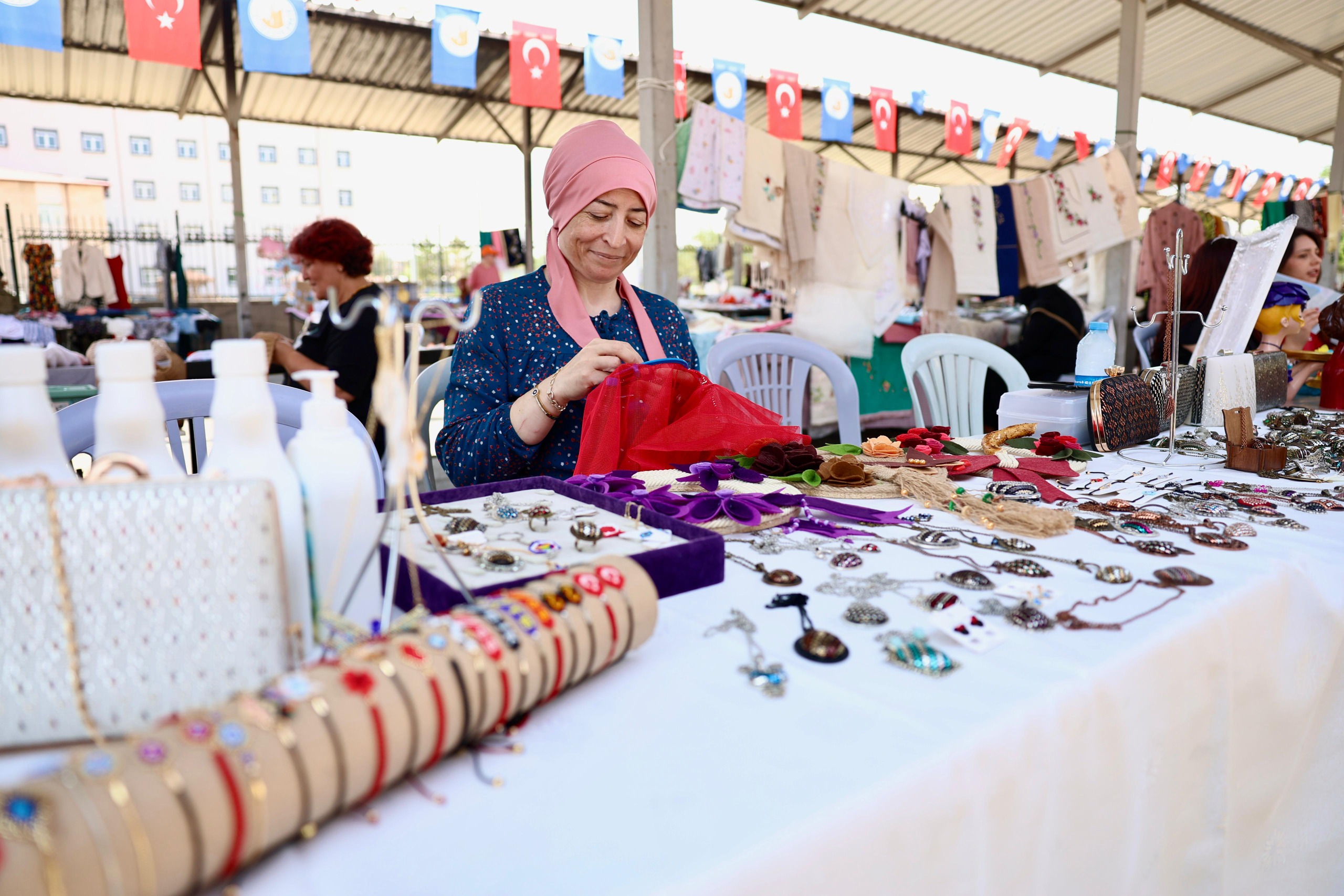 Sivas'ta kadınların el emeği  kazanca dönüşüyor