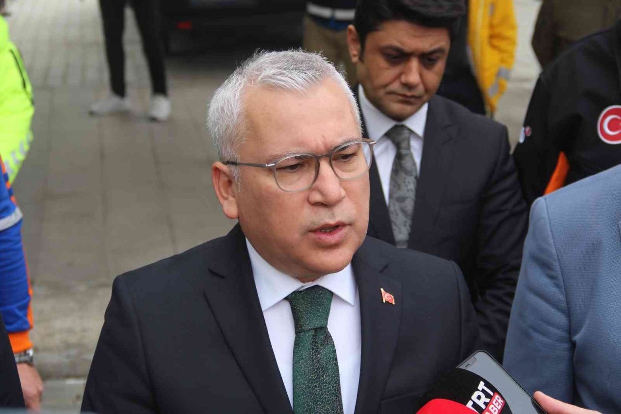 Vali Şimşek'ten Sivas'taki feci kazaya ilişkin açıklama!