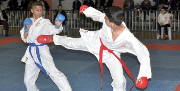 KARATEDE İLK YARI SONA ERDİ