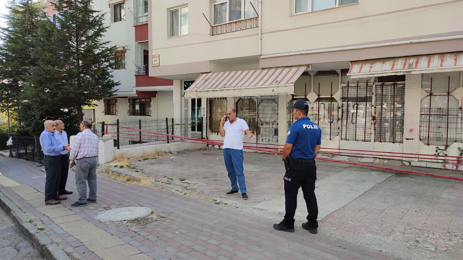 Kolonları kırılan bina tahliye edildi