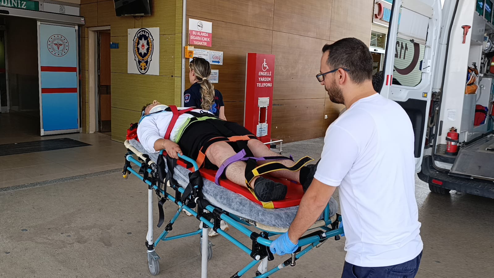 Yolcu otobüsü, TIR'a çarptı