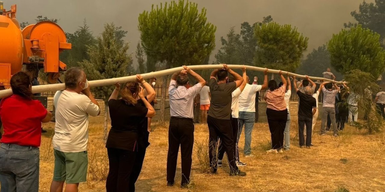 Vatandaşlar yangını söndürmek için seferber oldu!