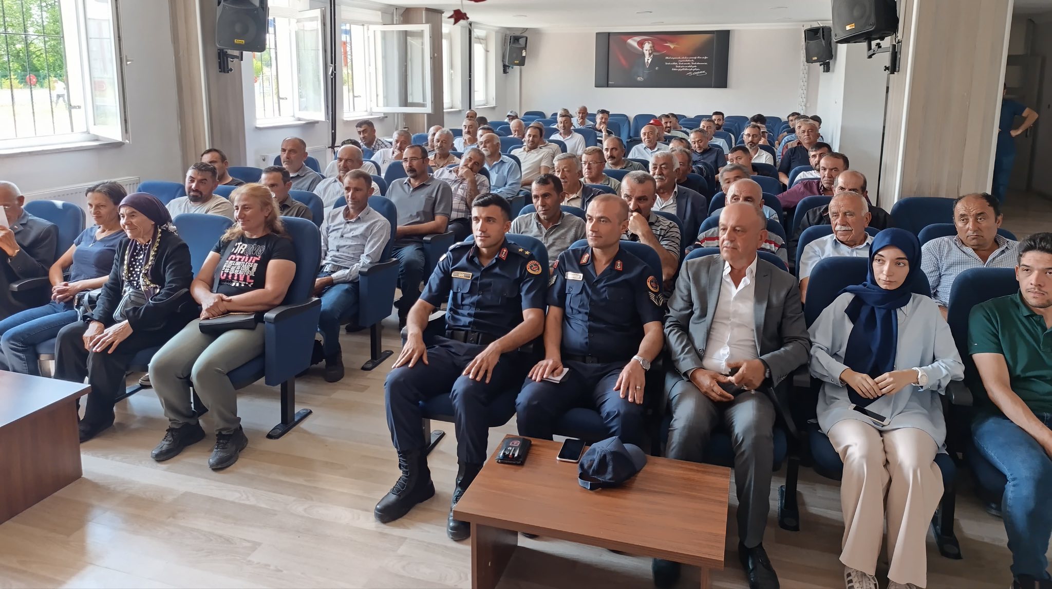 Muhtarlarla buluştu