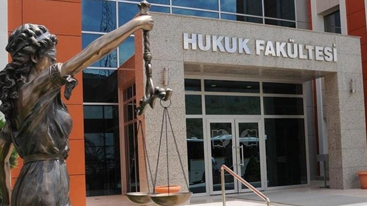 Hukuk fakültelerine giriş barajı yükseltildi!