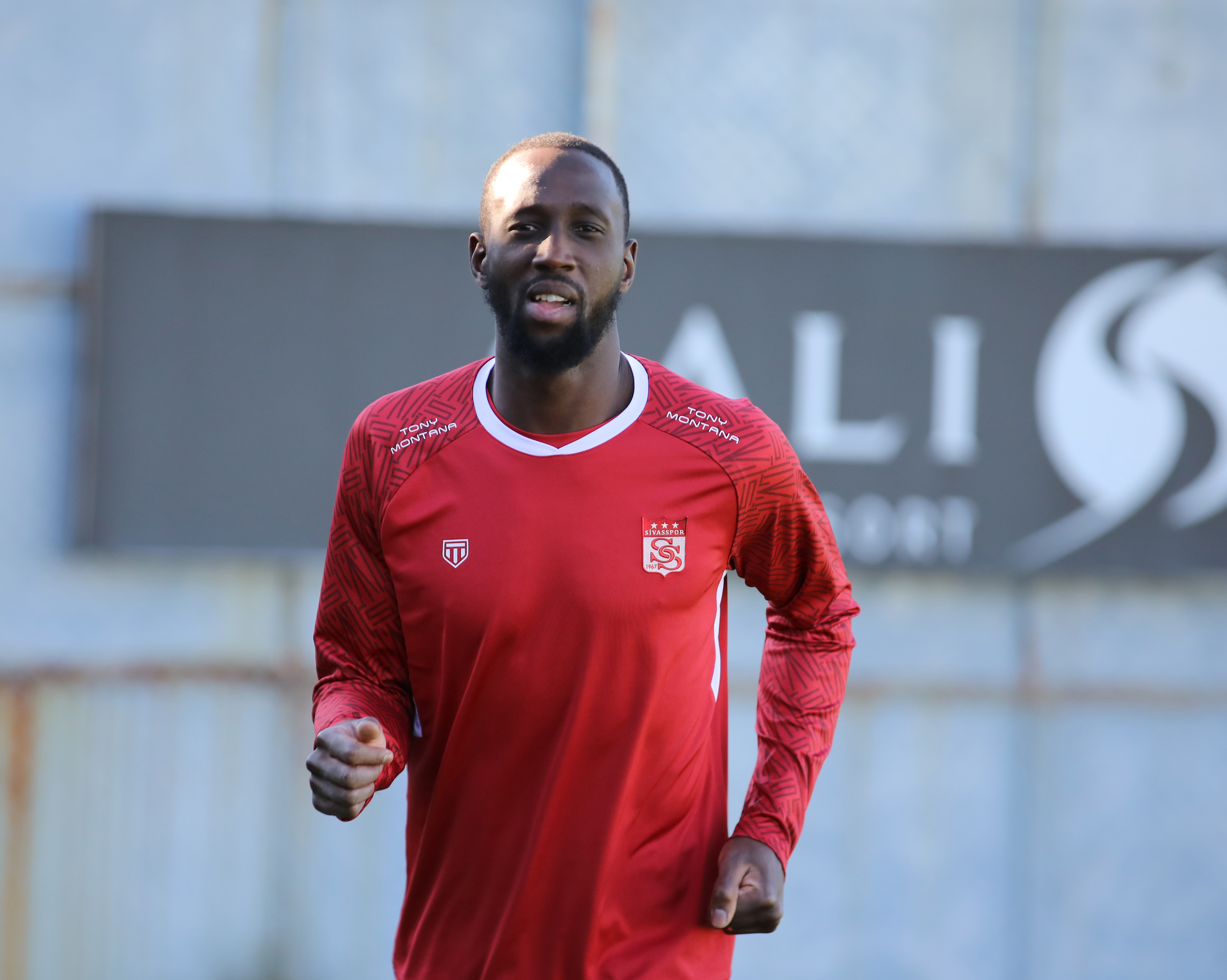 Sivasspor’un savunmacısı Azerbaycan yolunda
