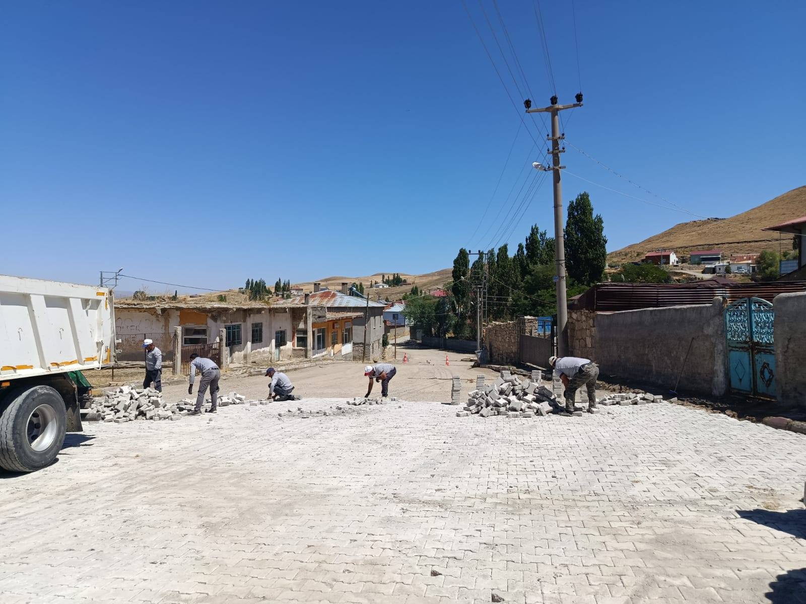 Ulaş'ta kilit parke çalışmaları devam ediyor