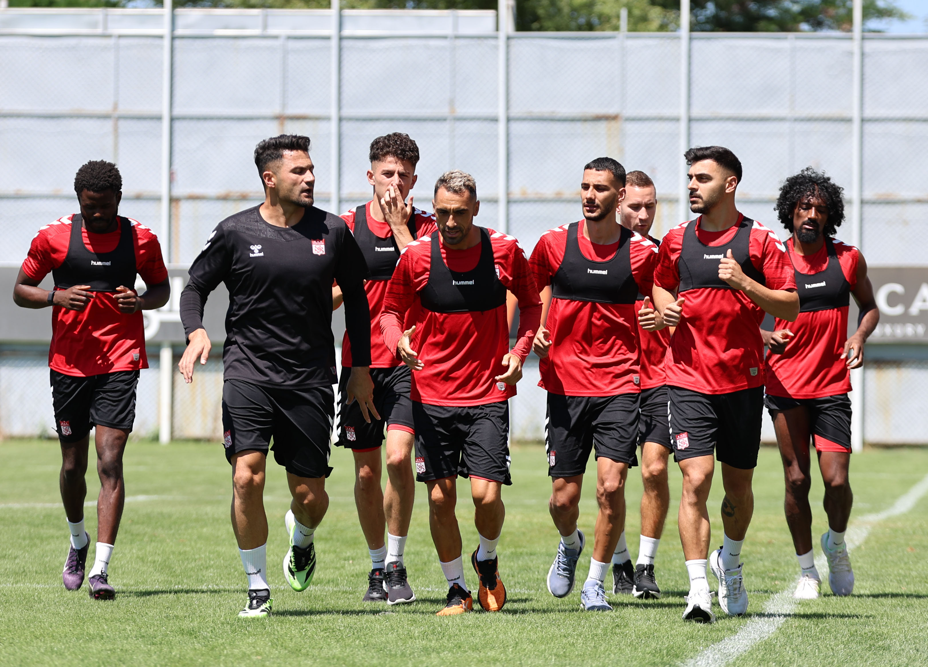 Sivasspor, İdmanları Kısıtlamaya Devam Ediyor!