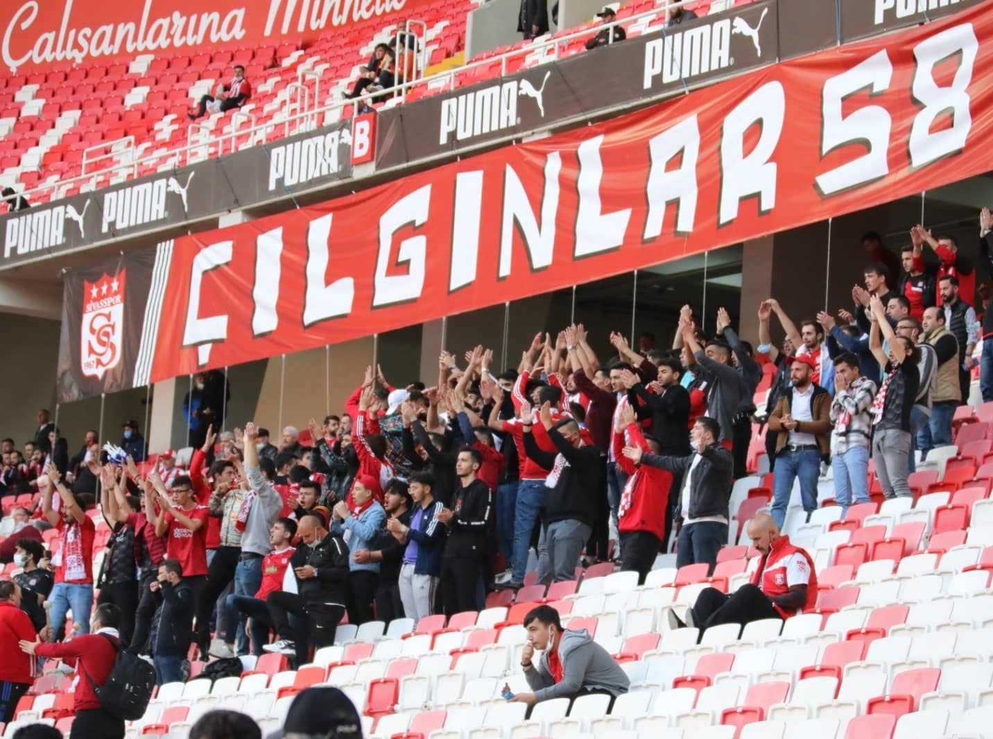 Başkan Uzun’a Tribünden Mesaj