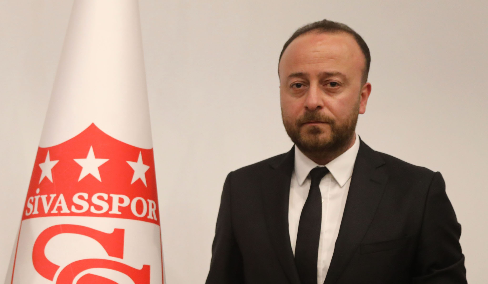Burak Özçoban’dan Camiaya Çağrı