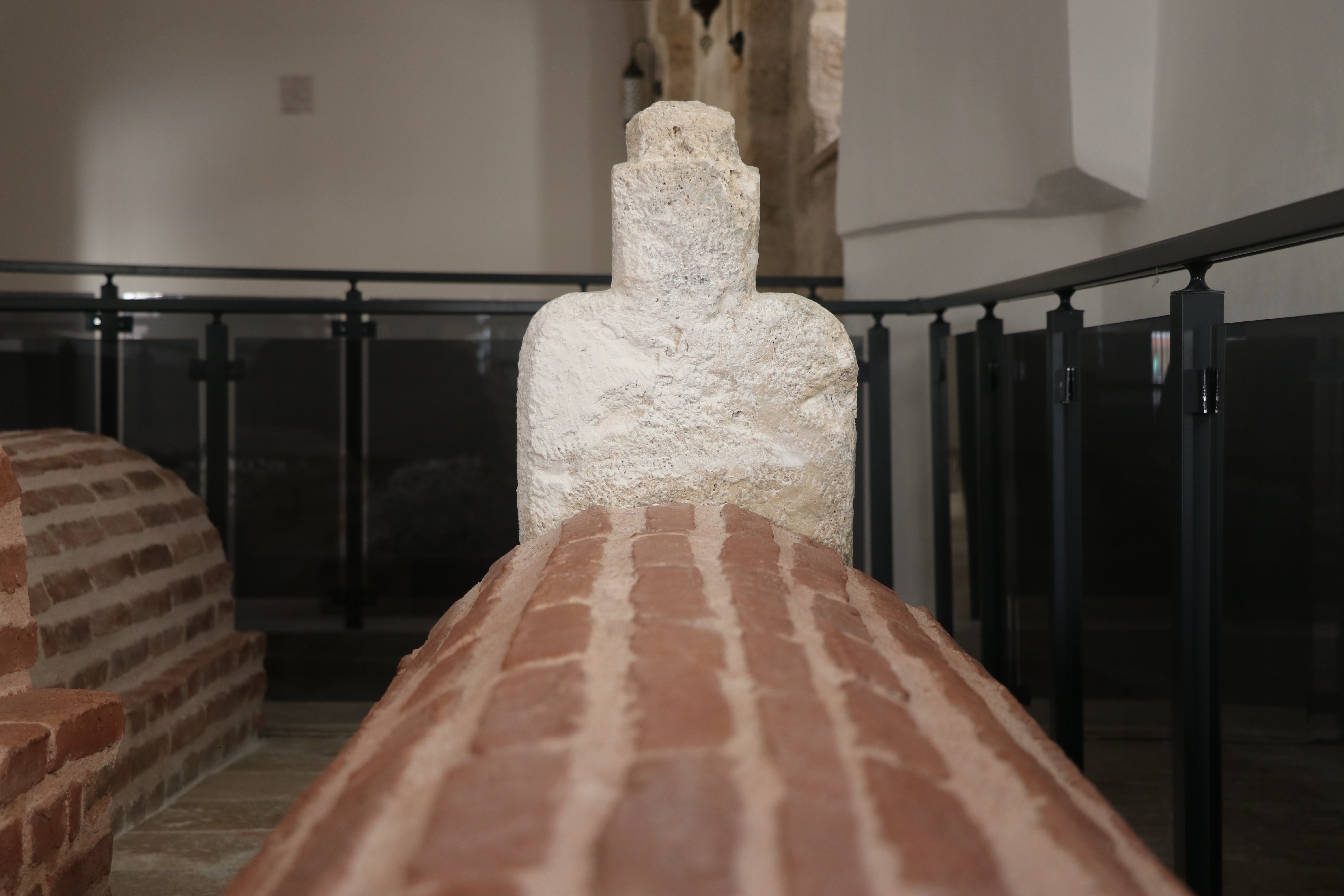 Kayıp mezar taşı Meydan Camii'nde gün yüzüne çıktı