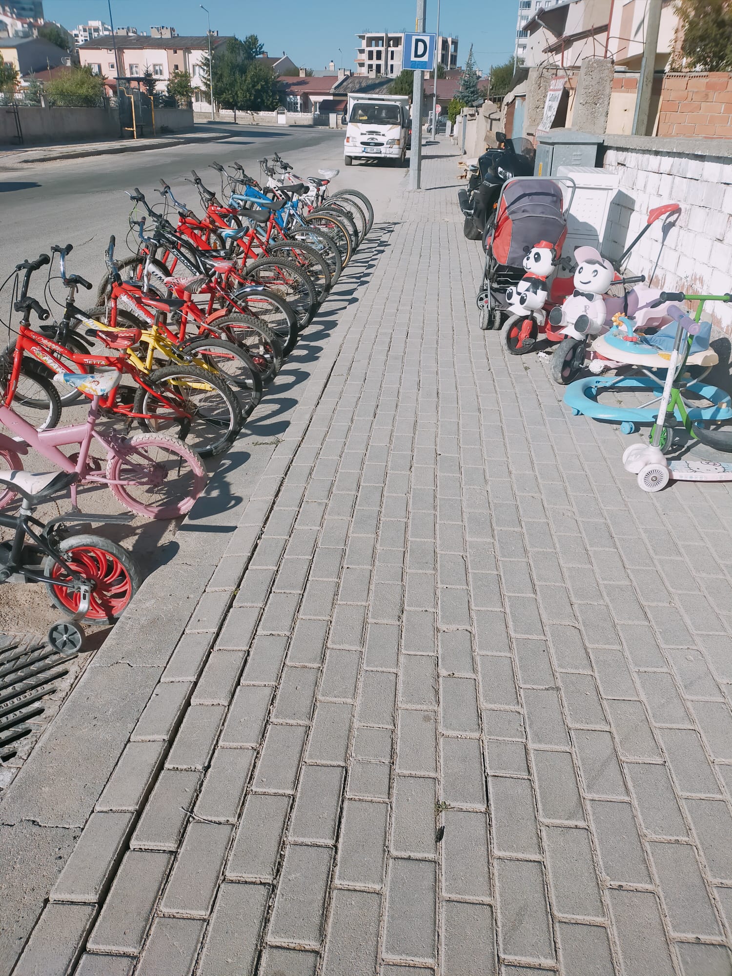 Sivas'ta Yaya Yolları Çıkmaza Girdi: Kaldırım ve Yol İşgalleri Giderek Artıyor