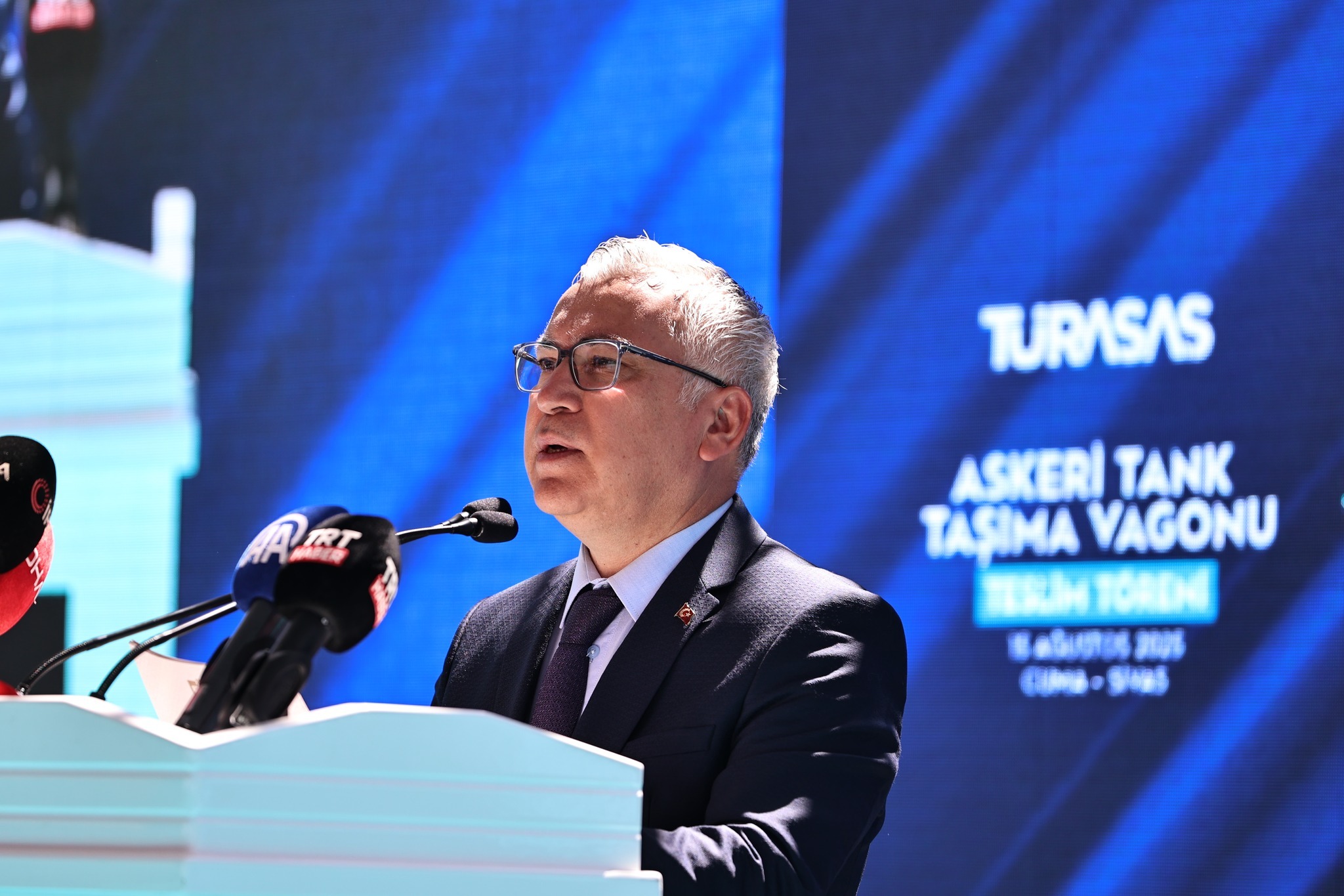 Vali Şimşek: "İşçilerimizin alın terinin somut örneğidir"