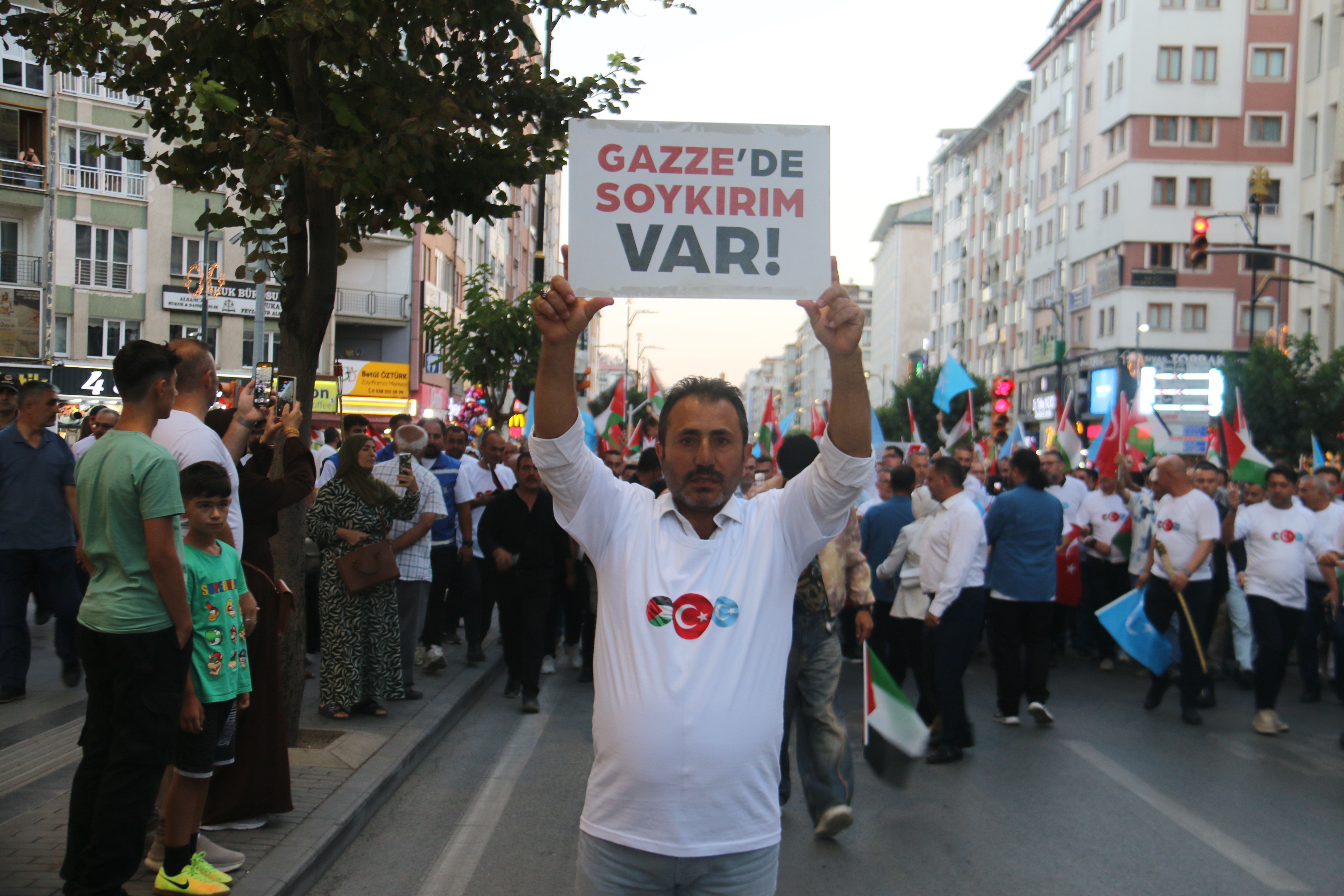 Filistin ve Doğu Türkistan için yürüdüler