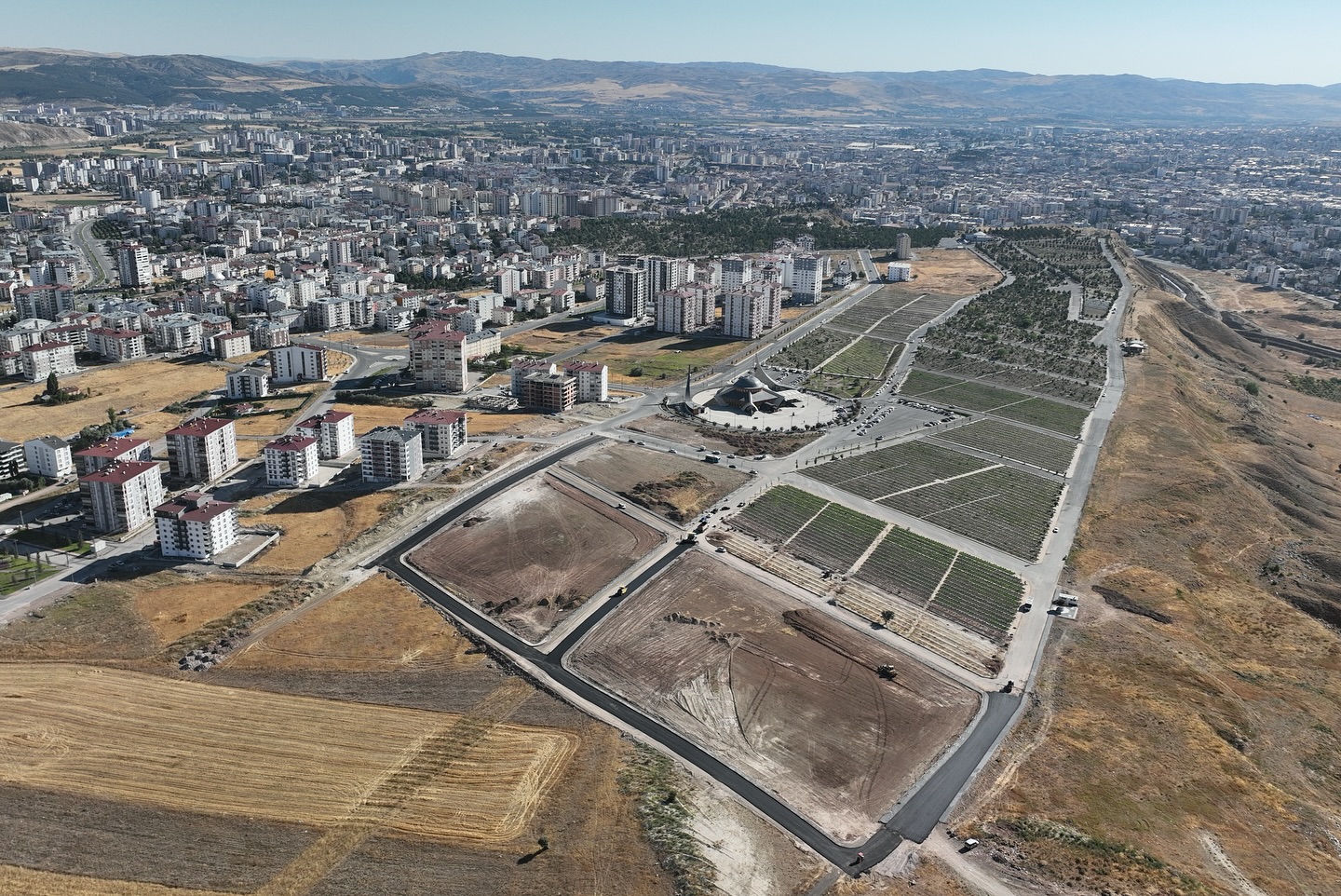 Sivas'ta Şehitliğinde Aziz Hatıralara Yakışır Düzenleme