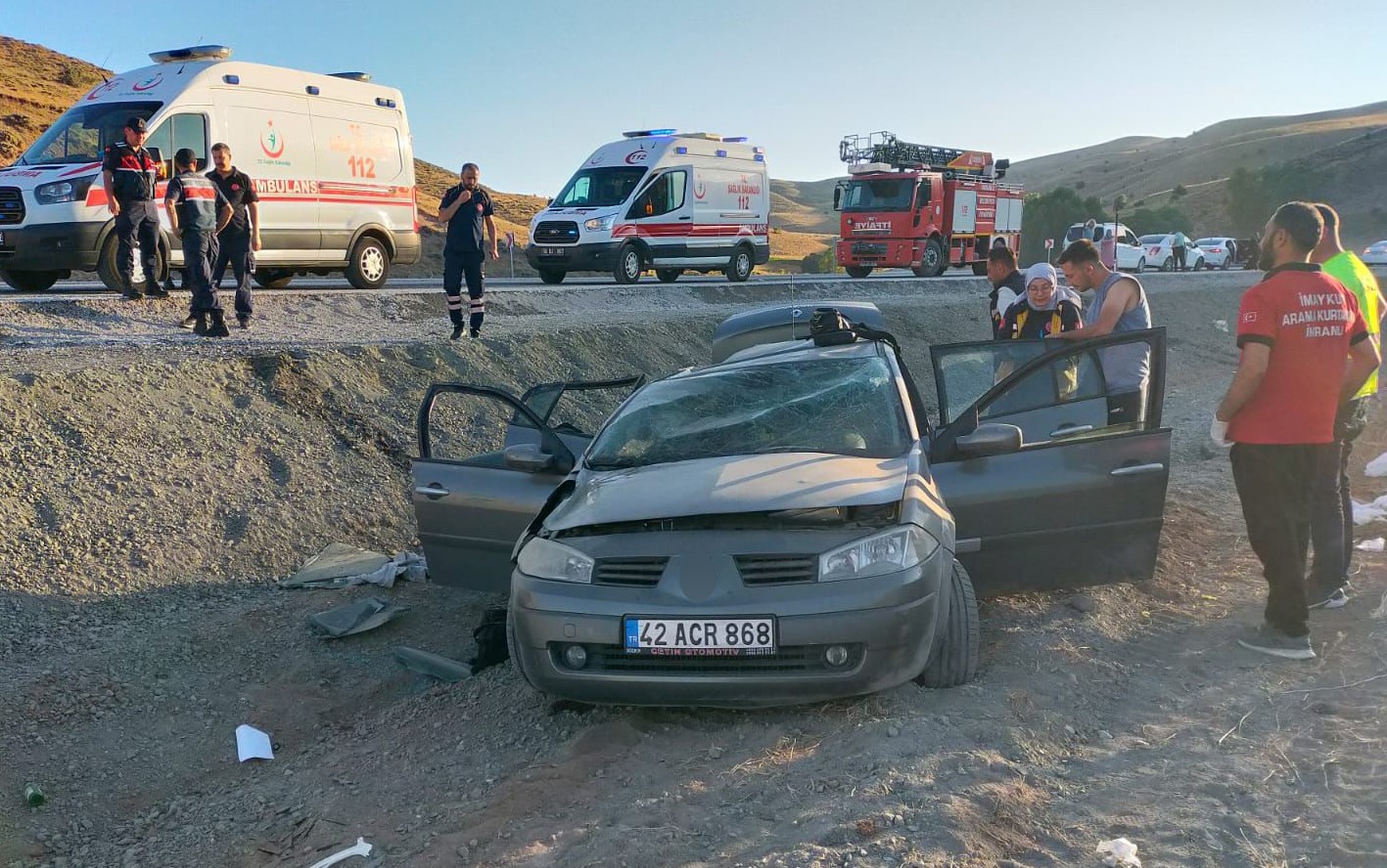 Sivas'ta otomobil şarampole yuvarlandı