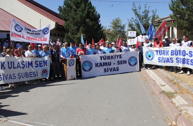 Sivas'ta Memurlar İş bıraktı!
