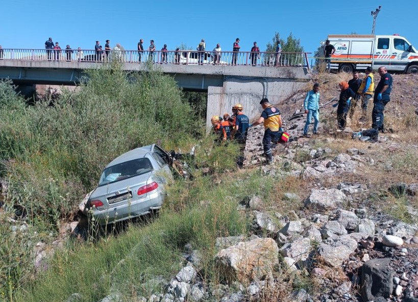 Sivas'ta Dere Yatağına Uçan Otomobilde 2 Kişi Öldü