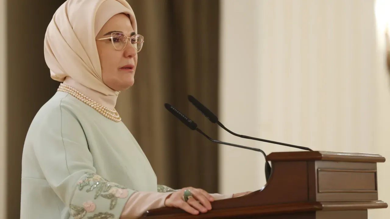 Emine Erdoğan’dan Yeni Yolculuk