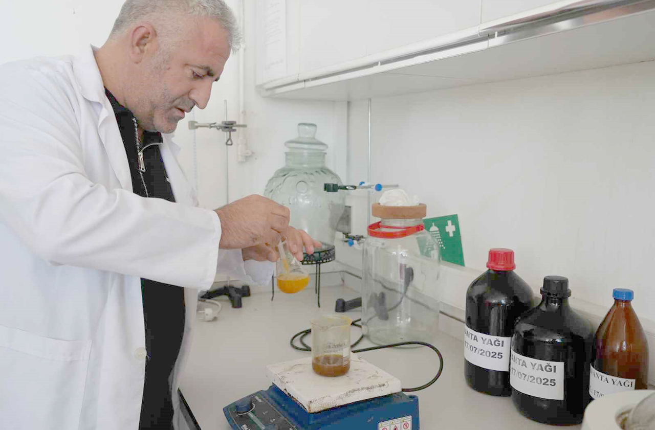 Iğdır Üniversitesi'nde kansere neden olan lekelerde etkili bir krem üretildi