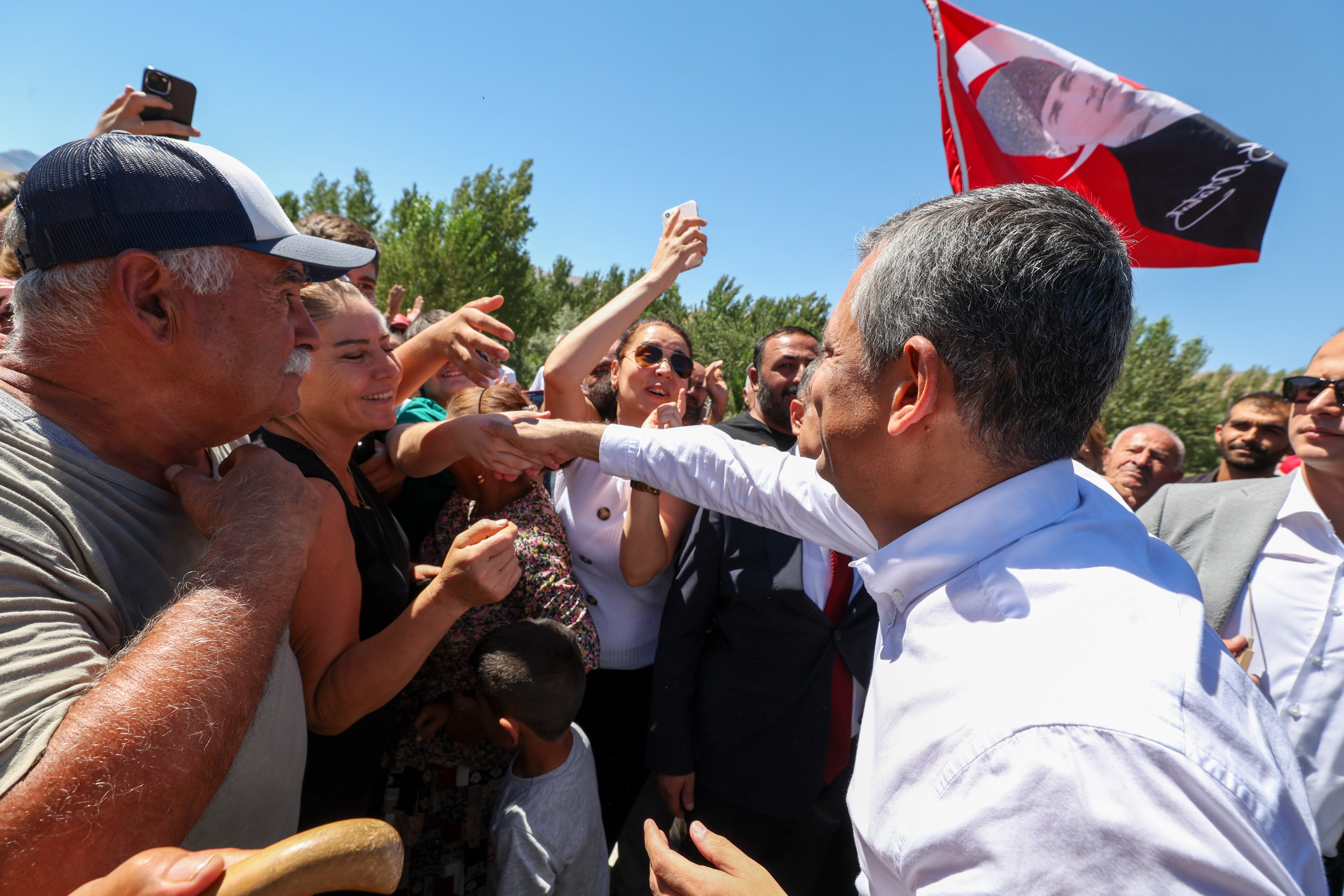 Özgür Özel'den AK Parti'ye Divriği Ulu Camii Çağrısı: Engellemeyin