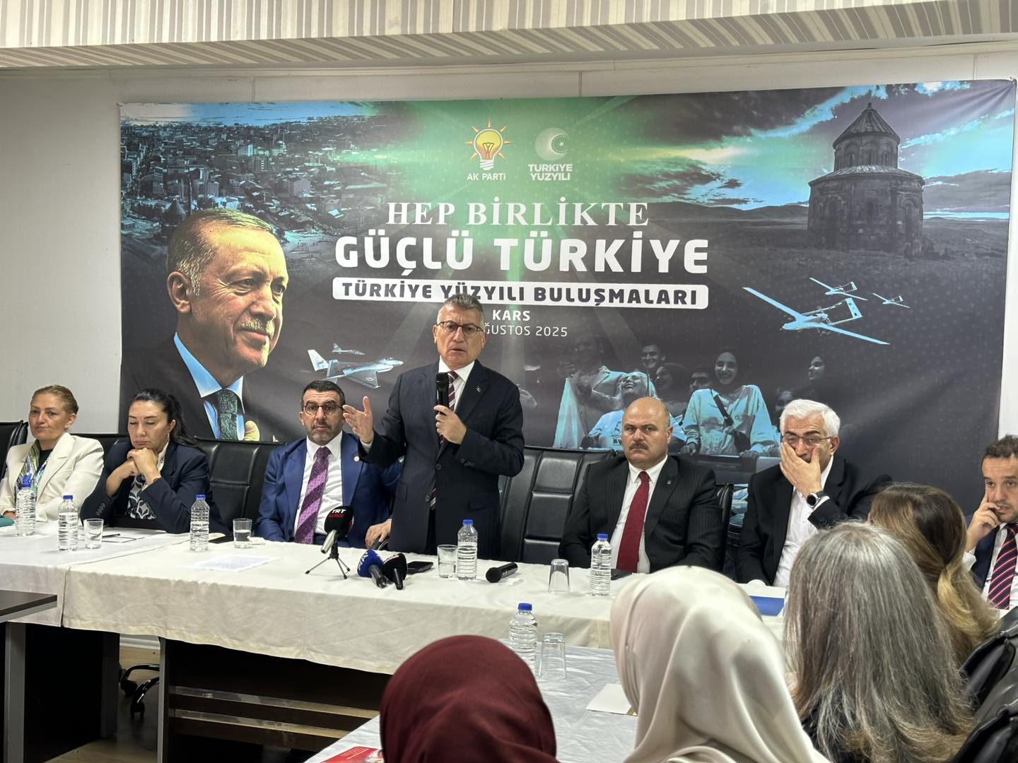 Güler’den Özel’e Sert Sözler: “Siyasi Kalpazanlık”