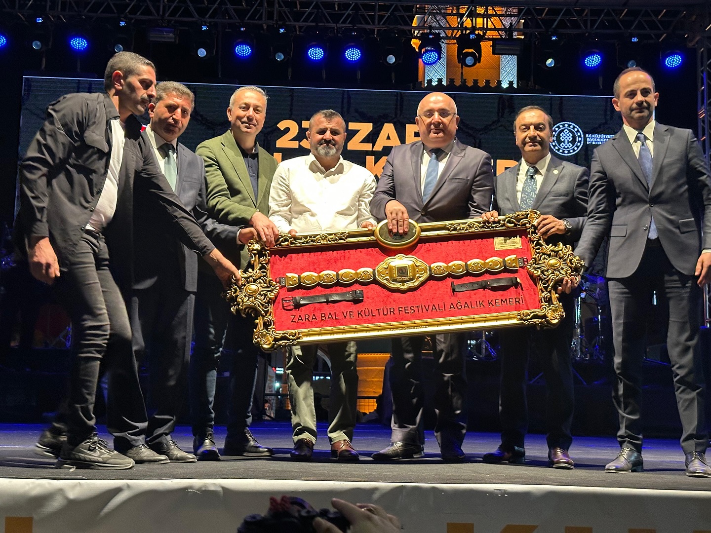 Sivas'ta bal festivali coşkusu