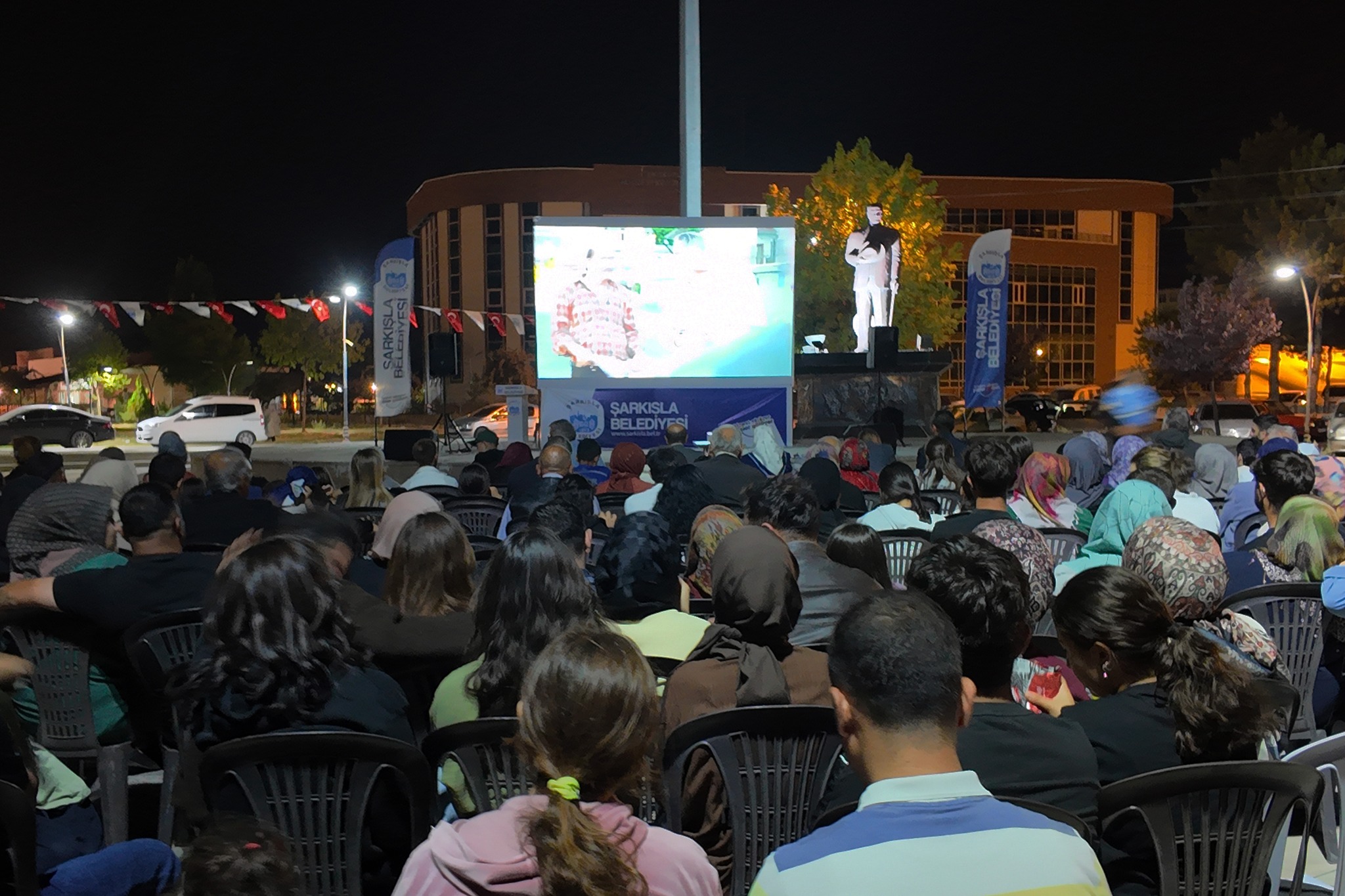 Şarkışla'da açık hava sinema etkinliği düzenlendi