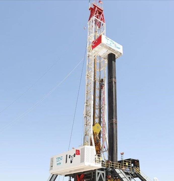 İki yerli petrol sondaj kulesi göreve başladı