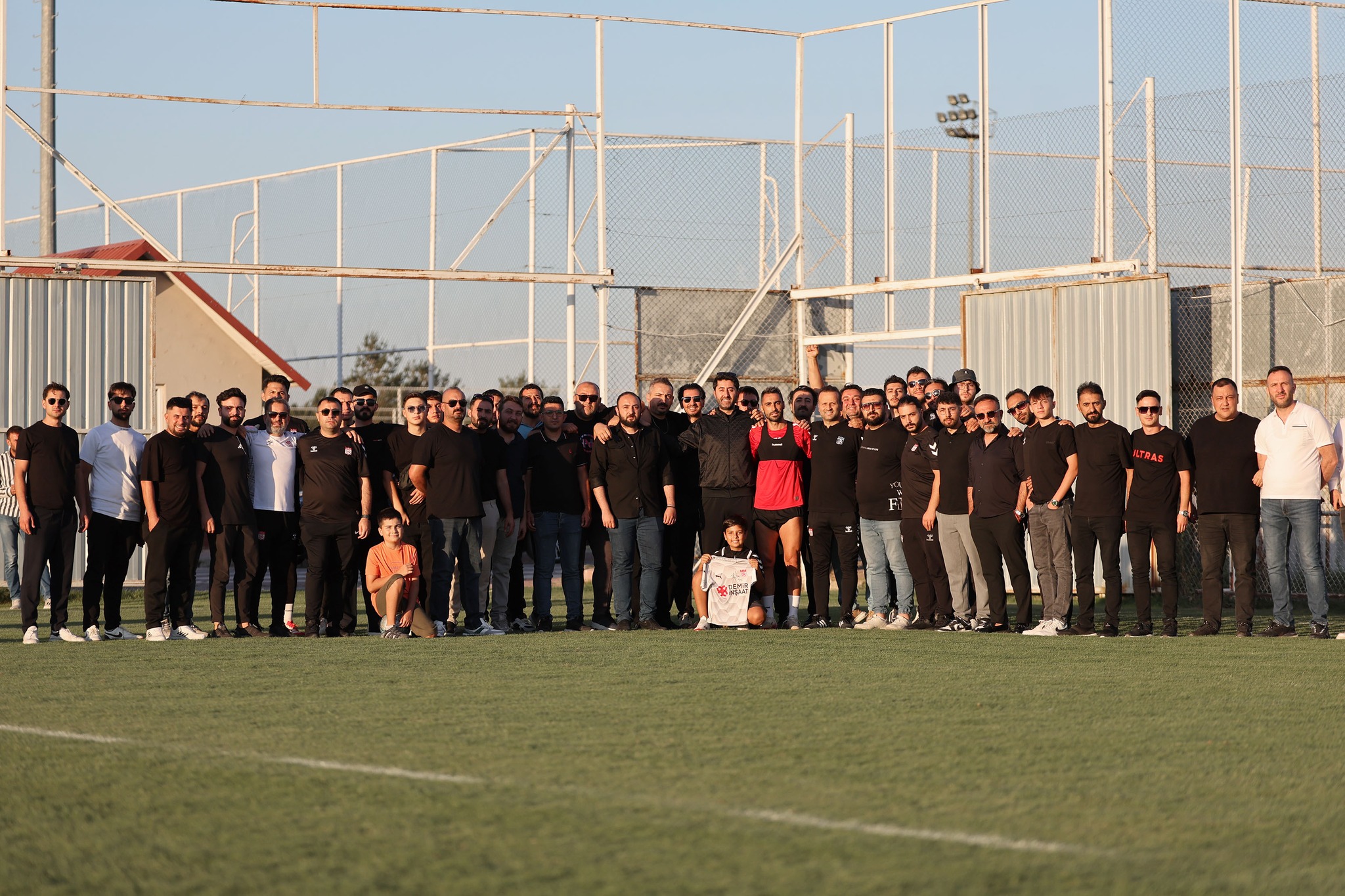 Ellisekiz & Legend’den futbolculara sert uyarı!