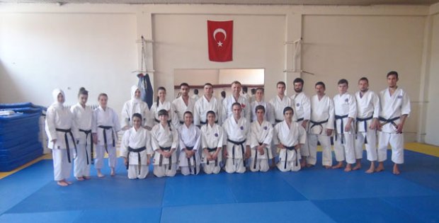 Karatecilere Seminer Verildi