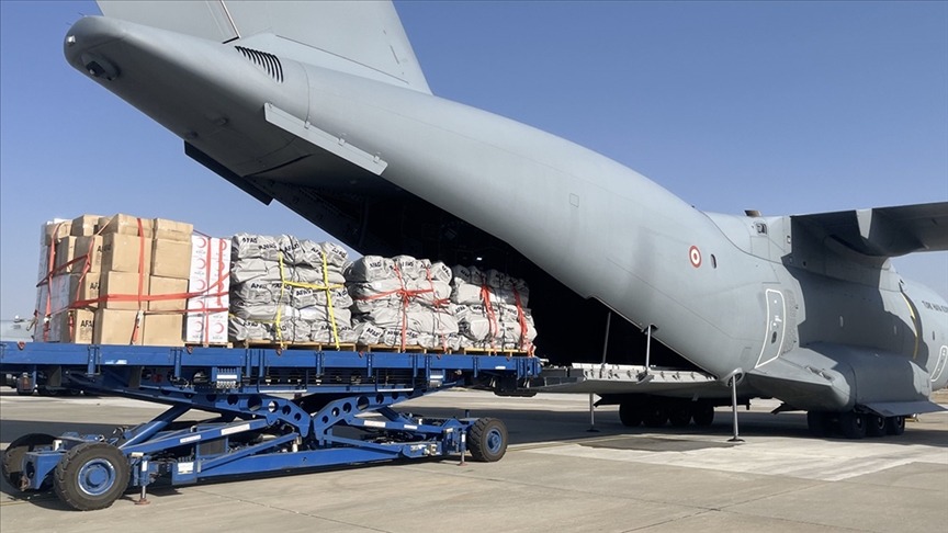 Türkiye'nin yardım malzemelerini taşıyan kargo uçağını Afganistan'a gönderdi