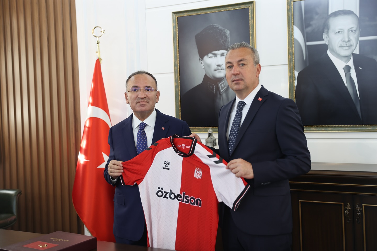 Uzun'dan TBMM Başkanvekili Bozdağ'a Sivasspor forması