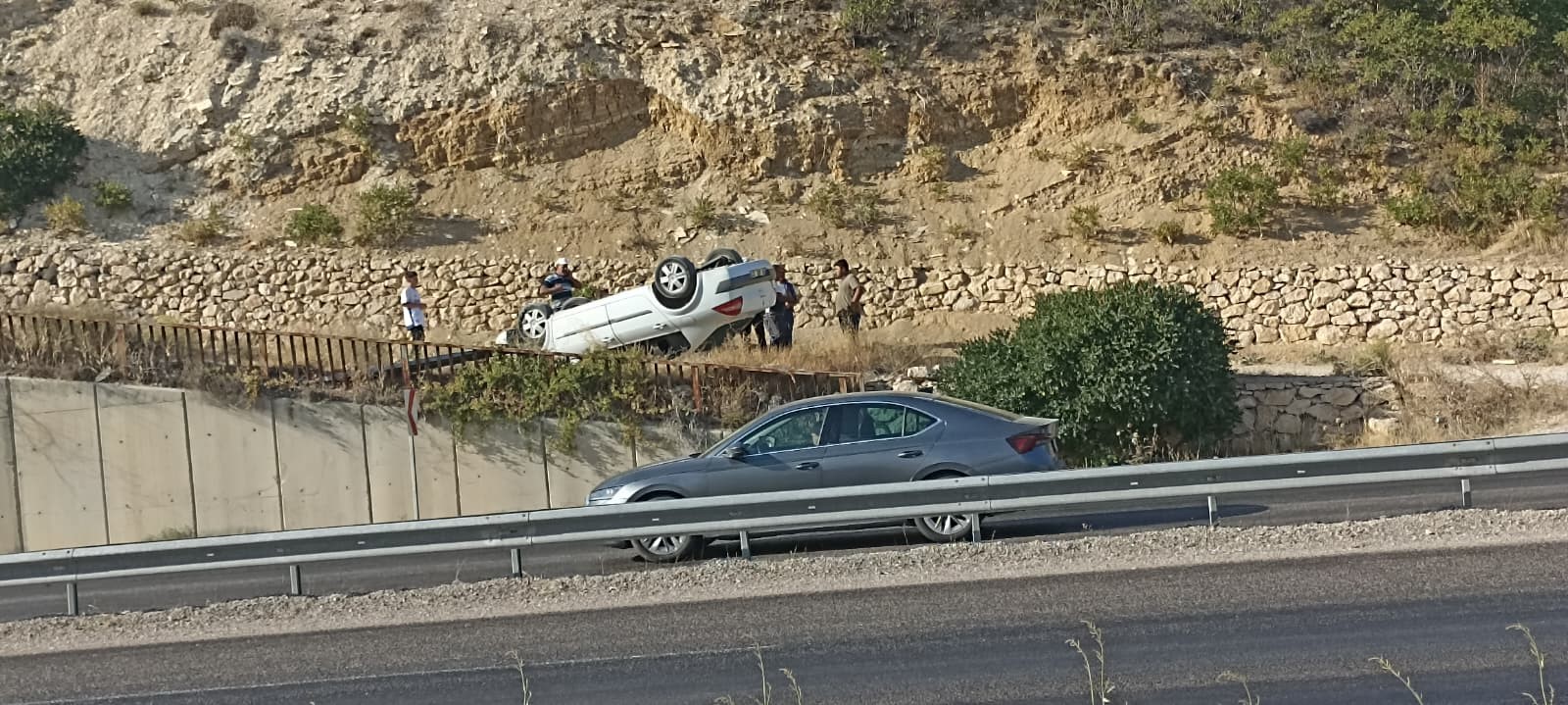 Sivas'ta otomobil takla attı!
