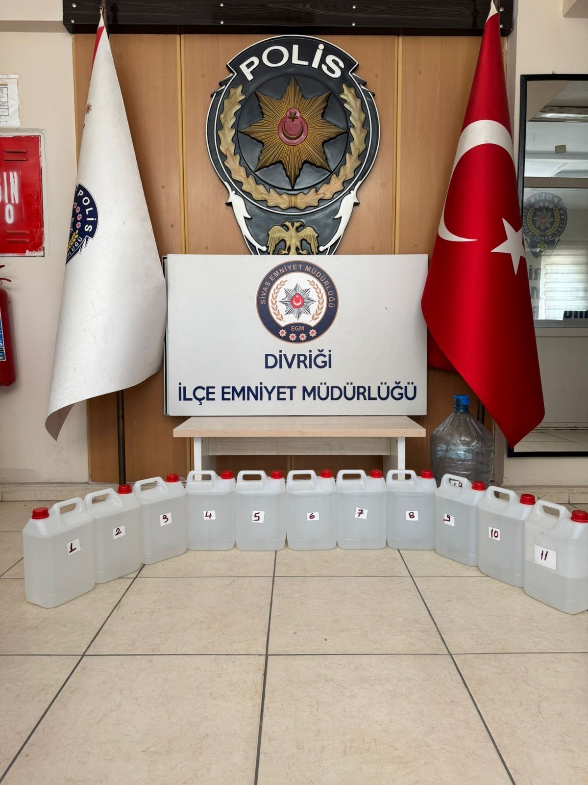 Sivas'ta 44 bin 628 litre alkol ele geçirildi!
