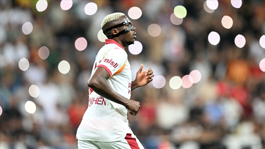 Galatasaray, Osimhen'in ne kadar sahadan uzak kalacağını açıkladı!