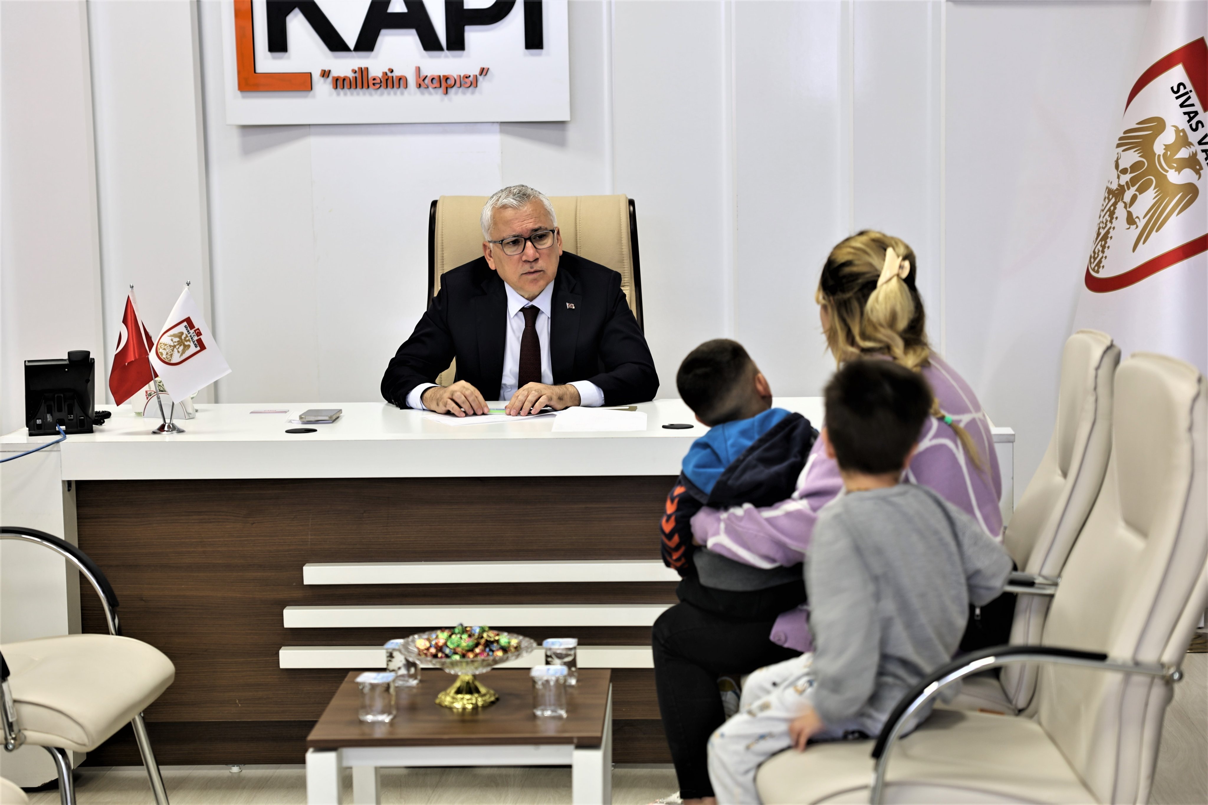'Açık Kapı, Milletin Kapısı'