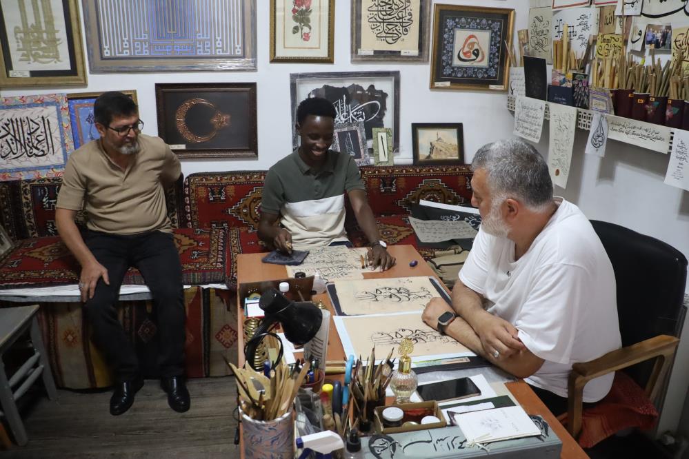 Sivas’ta Hat Sanatına Gönül Veren Ugandalı Öğrenci