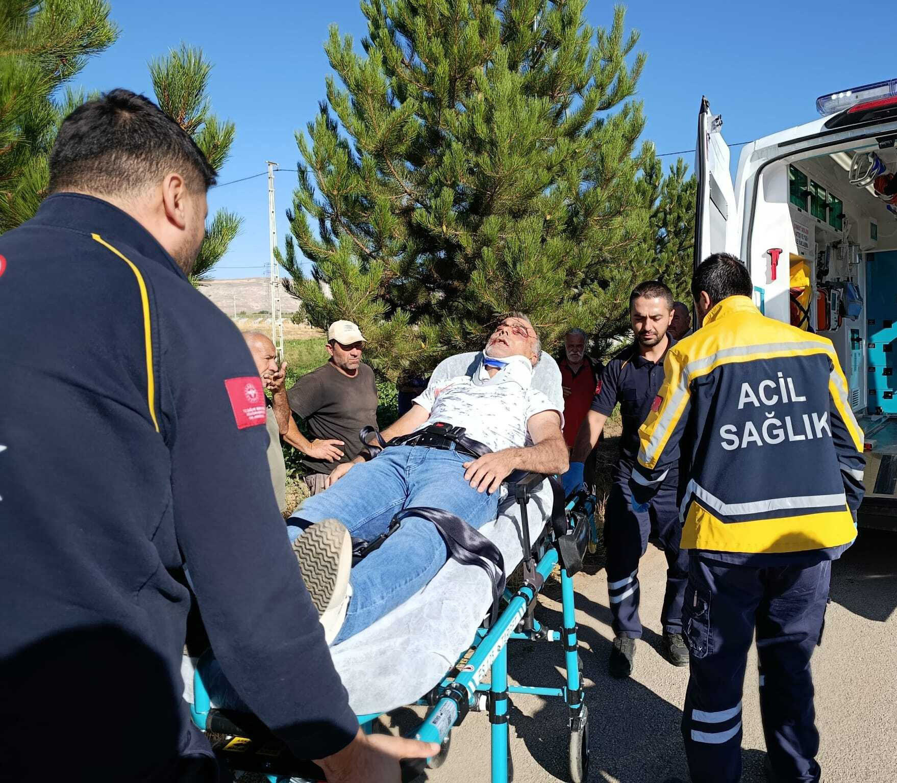 Direksiyon hakimiyetini kaybeden motosiklet kaza yaptı!