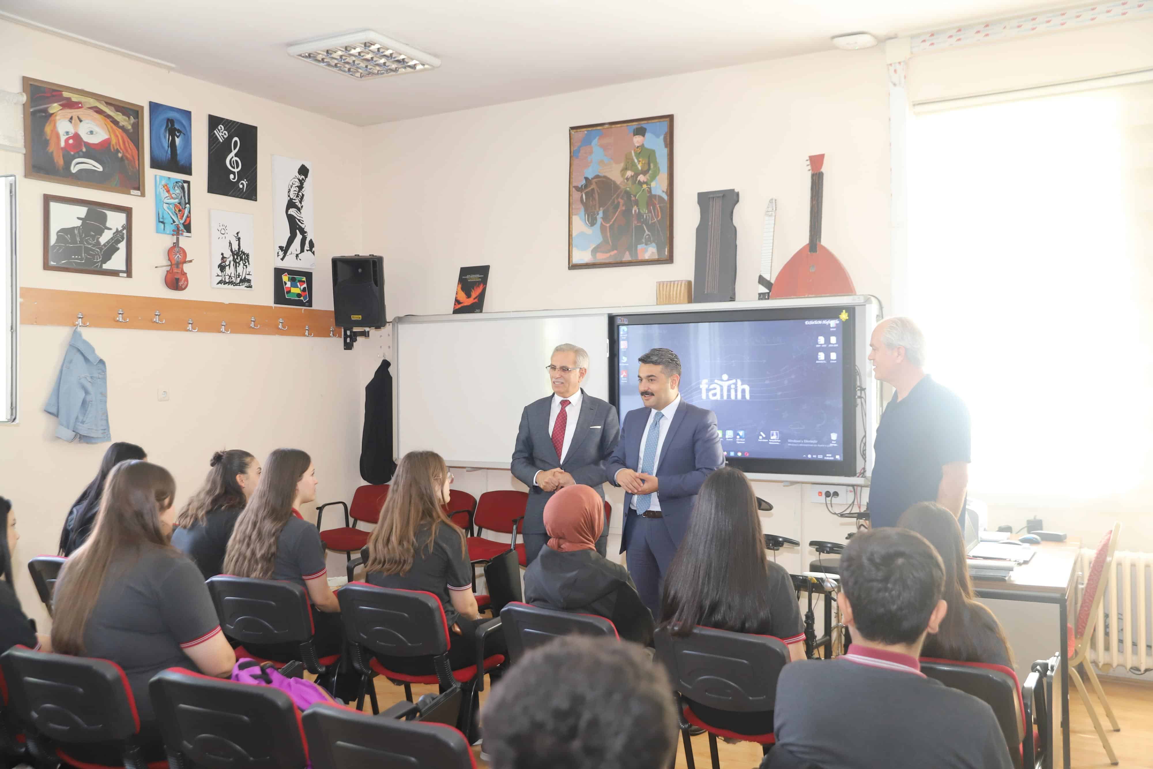 Fatih Erdoğan'dan  Sivas'taki öğretmenlere: Velilerden 'ek kaynak' istemeyin
