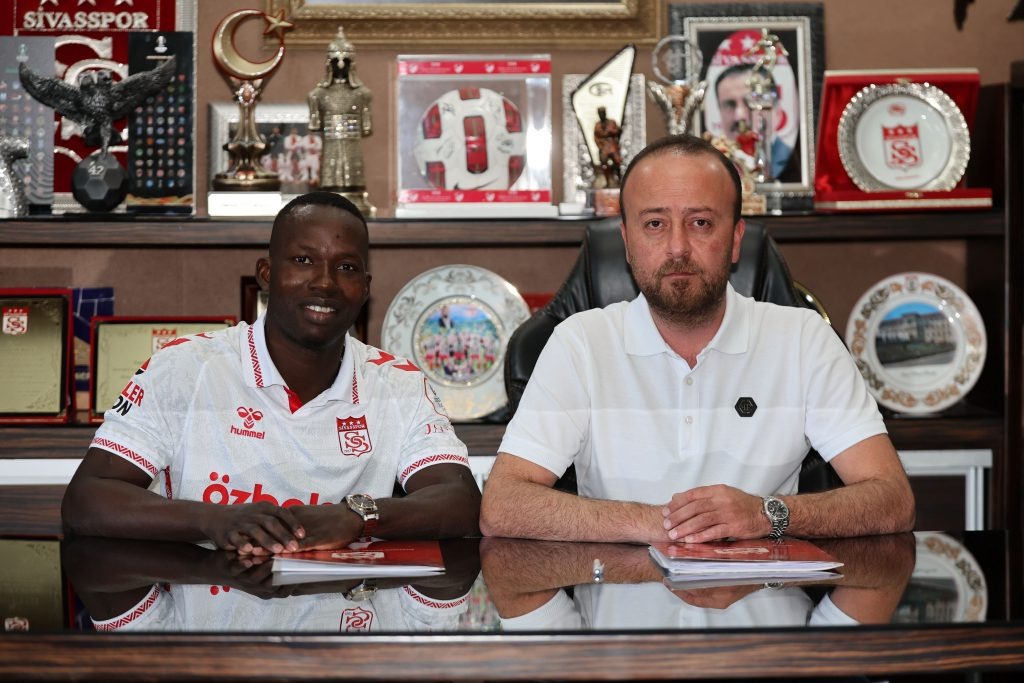 Sivasspor Malle için imza töreni düzenledi