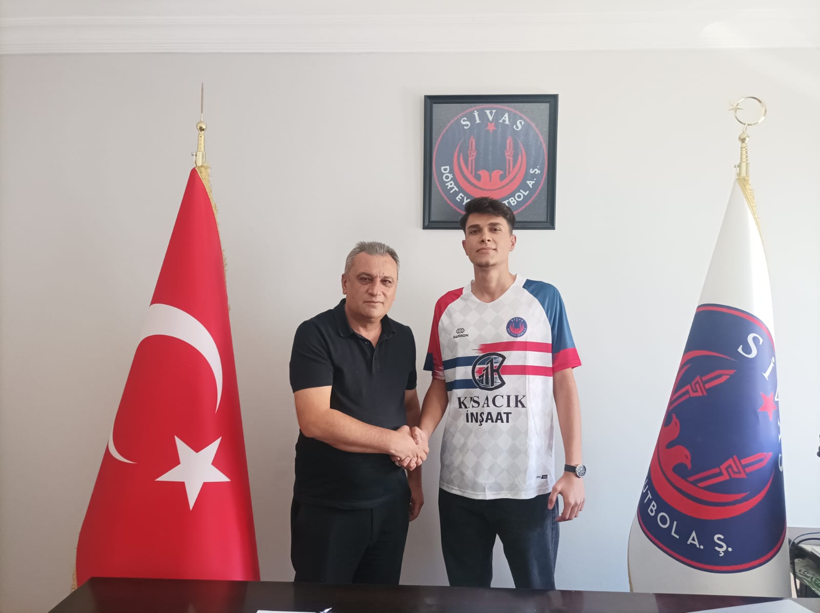 İki Sivaslı genç Dört Eylül’e imza attı