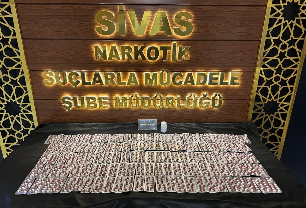 Yer Sivas... Evinde Yüzlerce Hap Bulundu