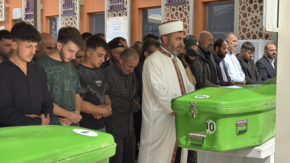 Sivas'ta Otomobildeki Patlama İkiz Kardeşleri Ayırdı