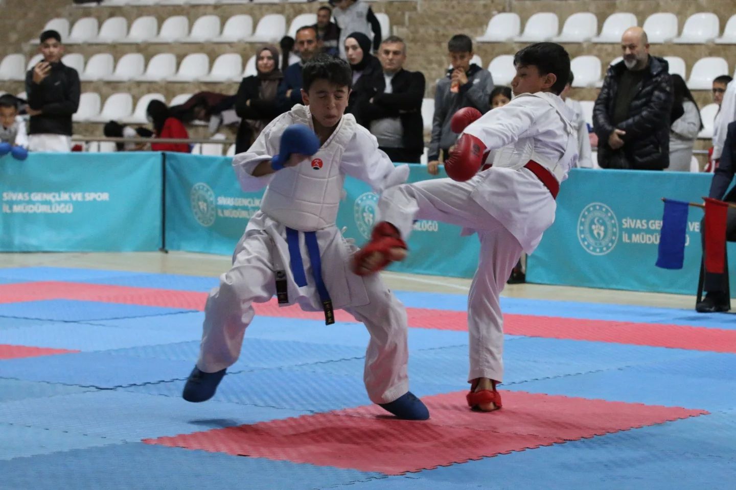 Karate takımları şampiyonluk için yarışacak