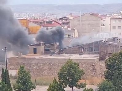Sivas’ta Eski Sanayi’de Yangın Paniği