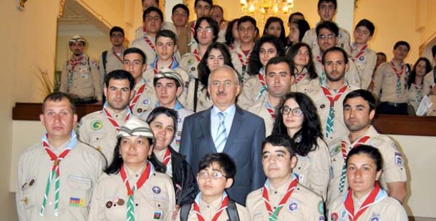 Azerbaycanlı İzcilerden Valiliğe Ziyaret