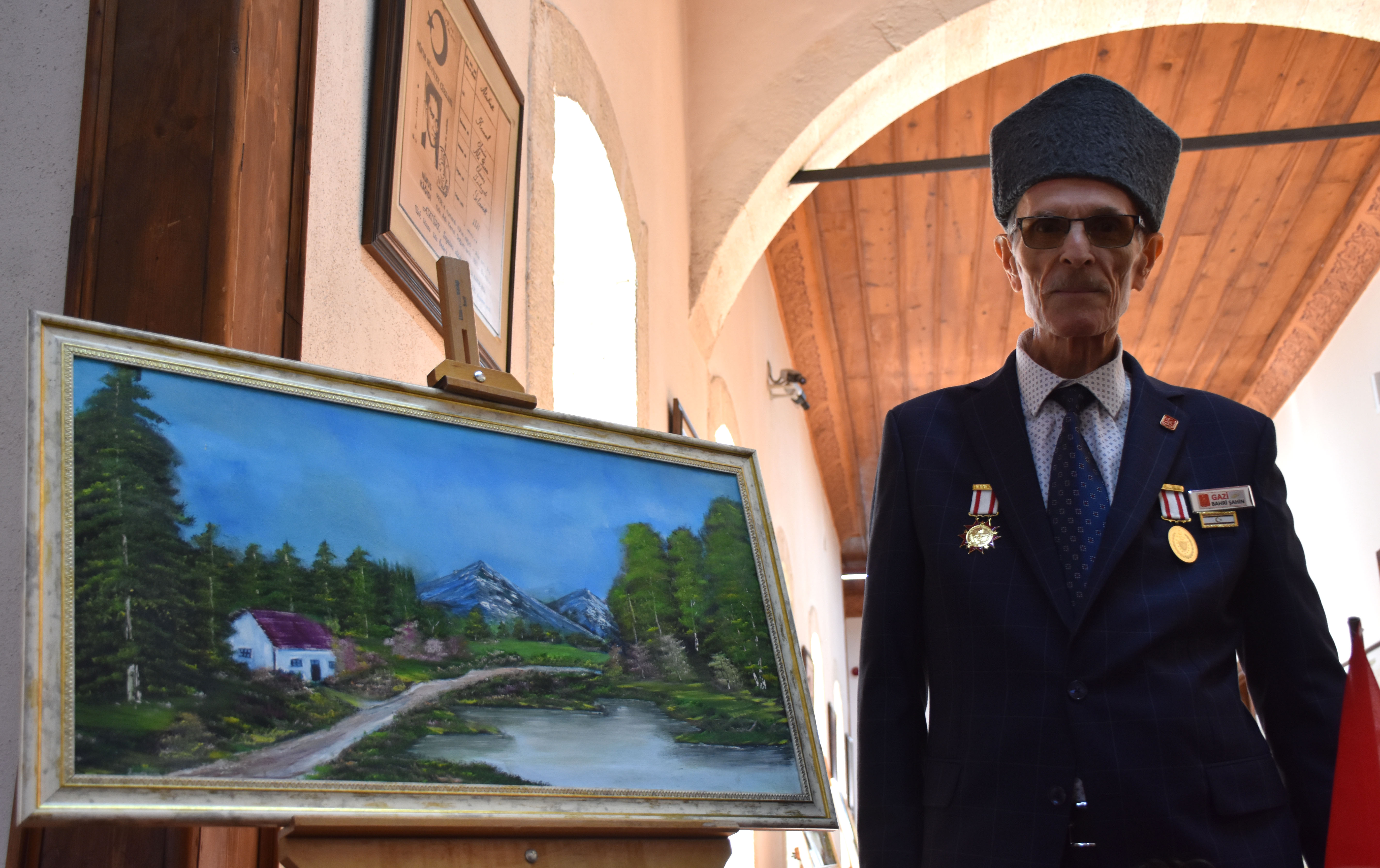 Sivas'ta yaşayan Kıbrıs gazisi, Bob Ross'dan esinlenip ressam oldu